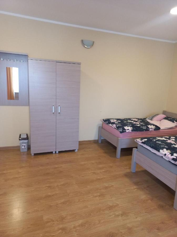 Pod Kogucikiem Aparthotel Krzyzanowice Екстериор снимка